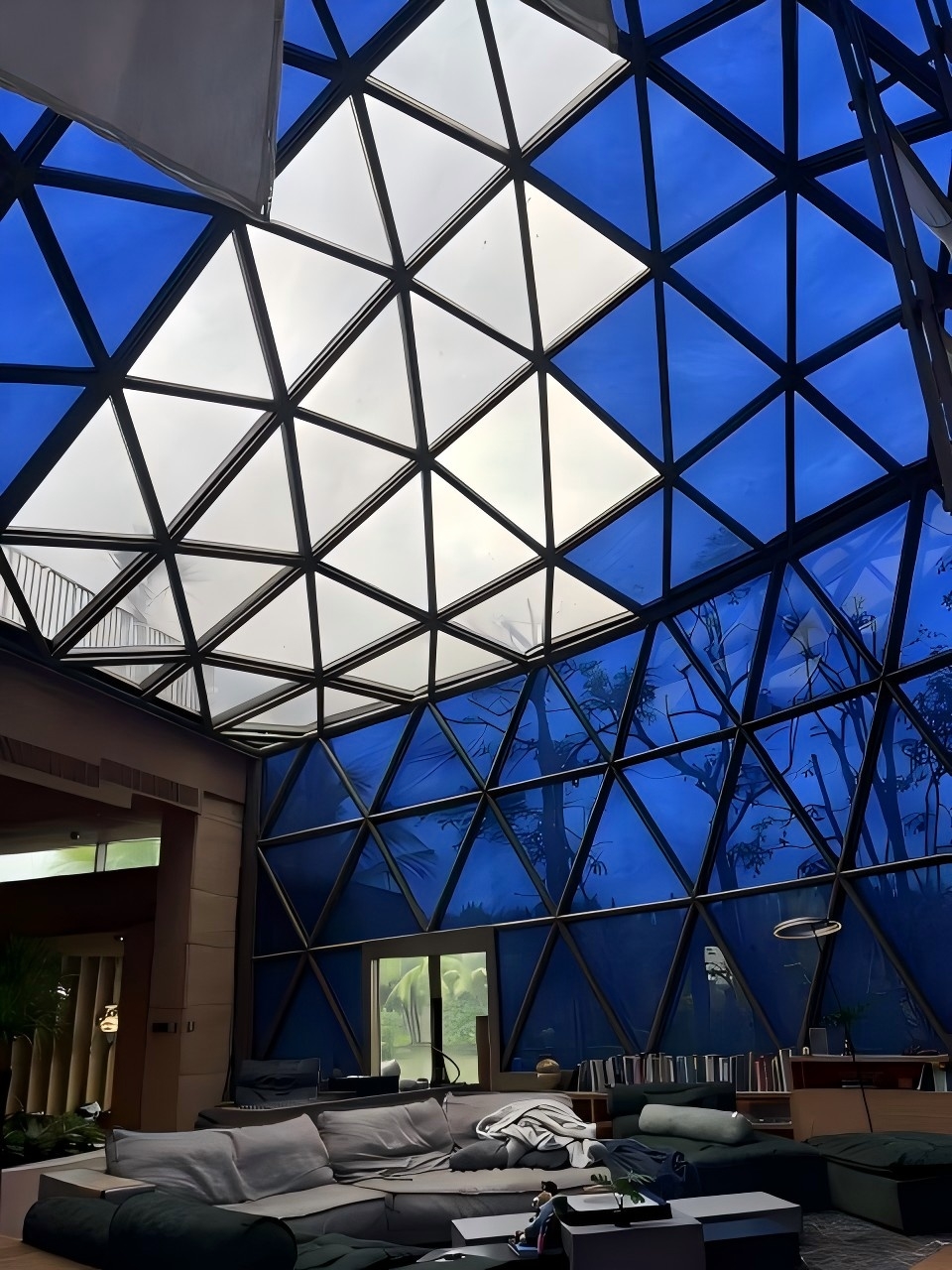 Խ�ϸ߶˱������±�ɫ��Ŀ